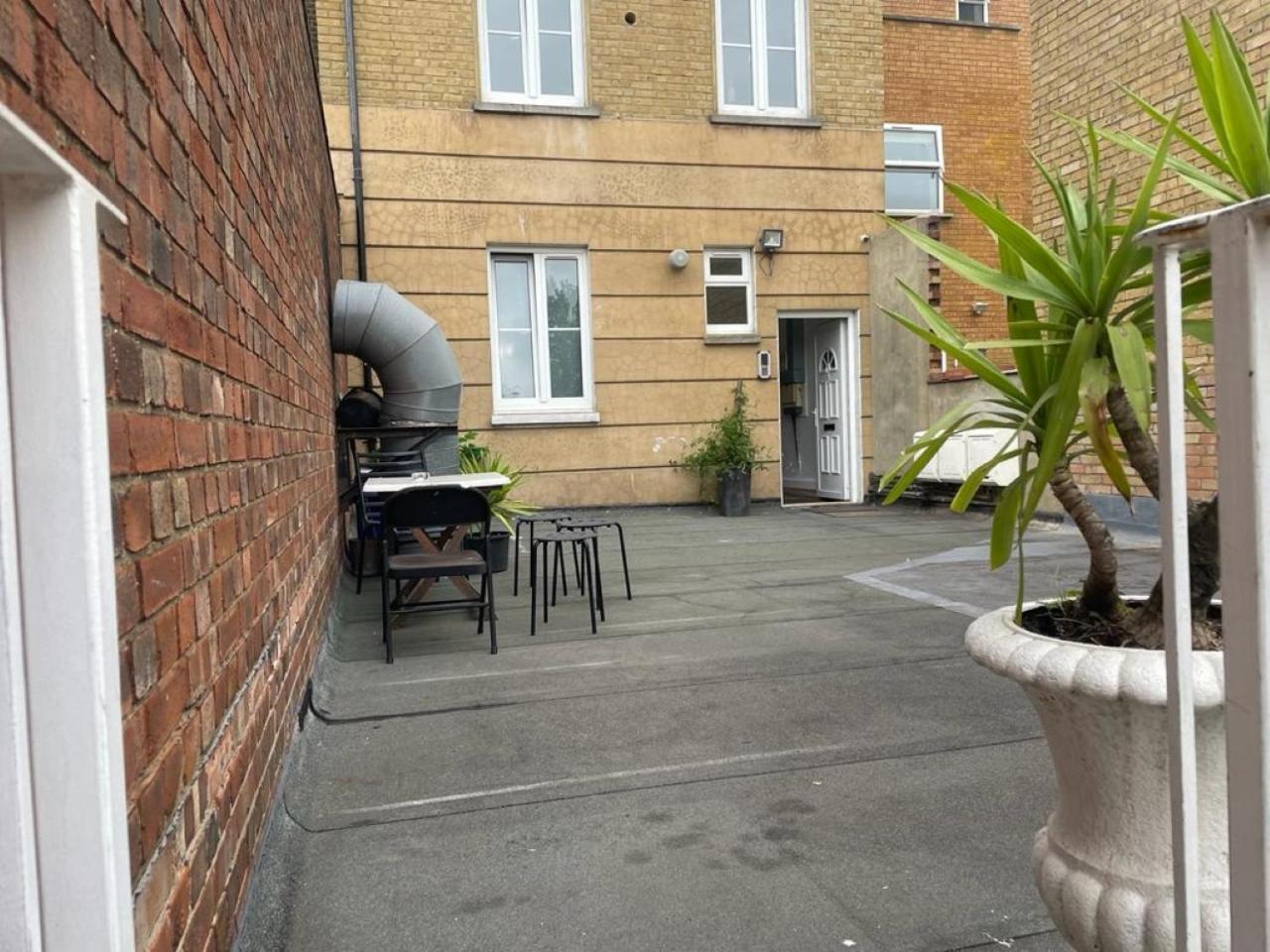 Splendid 1 Bedroom Flat + Terrace 런던 외부 사진